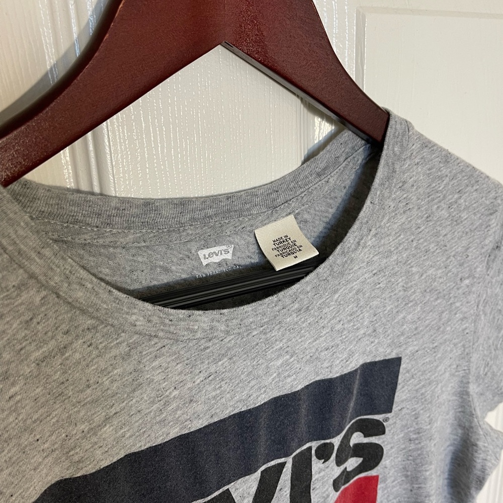 Levi’s Tee - Picture 3 of 3